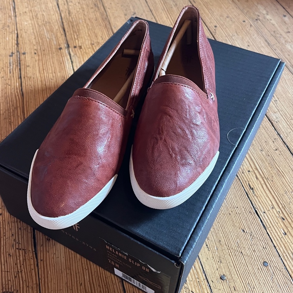 New w/ Box: Frye Melanie Cognac Leather Slip On Flats Size 7.5
